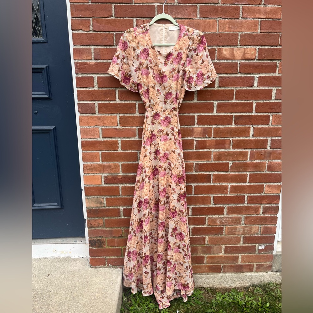 ASTR the Label KATRINA FLORAL CUTOUT FLUTTER SLEEVE MAXI DRESS Taupe